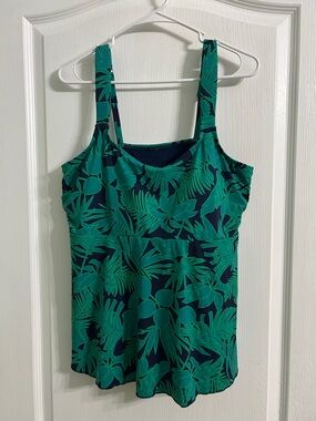 Lands' End Green Tropical Print Tankini Top on Navy